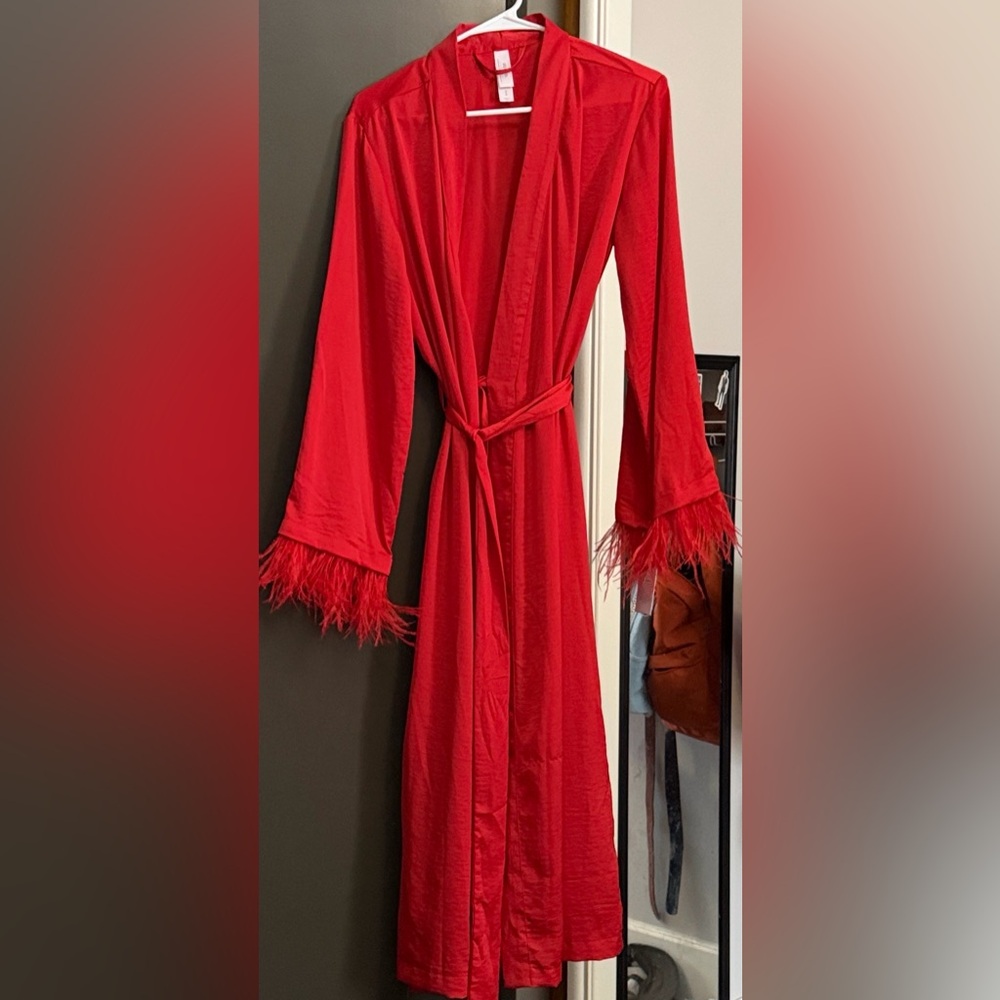 Auden Scarlet Feathered Loungewear satin robe